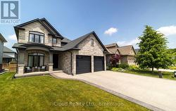 9305 EAGLE RIDGE DRIVE  Niagara Falls, ON L2H 0G4