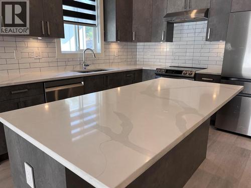 278 Bentgrass Avenue, Oliver, BC - Indoor Photo Showing Kitchen With Double Sink With Upgraded Kitchen