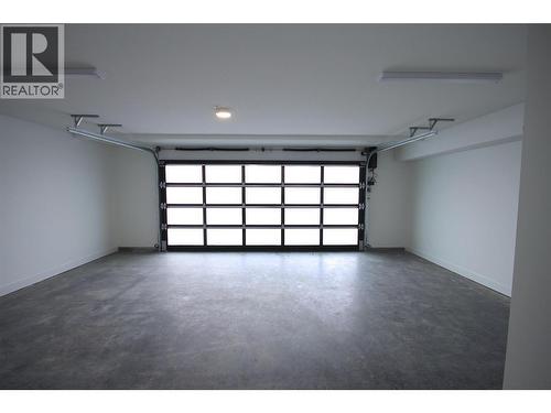 7920 Kidston Road Unit# 7, Coldstream, BC - Indoor Photo Showing Garage