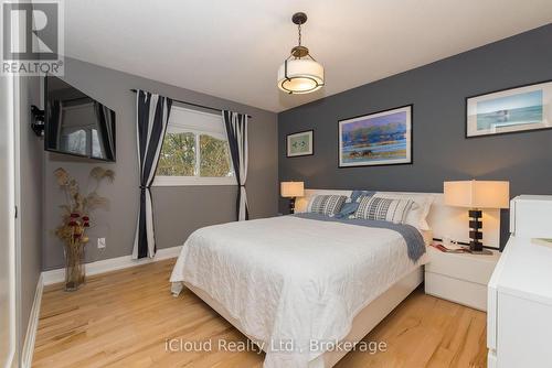 Second Bedrooms - 2183 Sandringham Drive, Burlington, ON - Indoor Photo Showing Bedroom