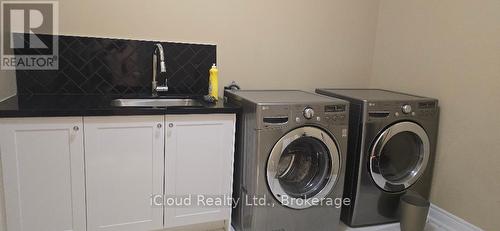89 King High Avenue, Toronto, ON - Indoor Photo Showing Laundry Room
