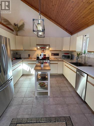 727302 22 C Side Road, Blue Mountains, ON - Indoor Photo Showing Kitchen