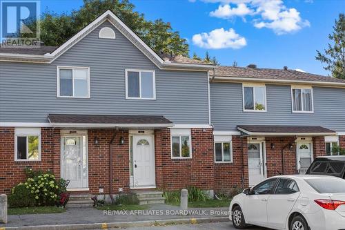 6482 BILBERRY DRIVE  Ottawa, ON K1C 4N8