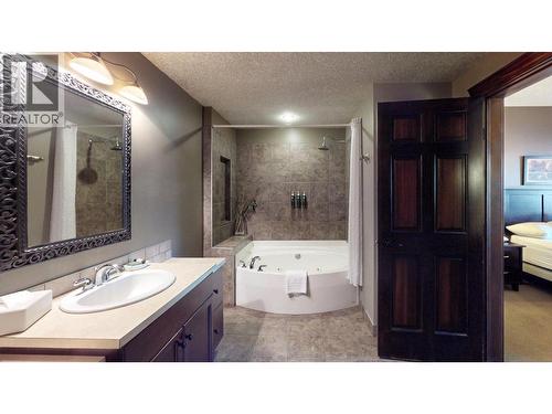 500 Bighorn Boulevard Unit# 513, Radium Hot Springs, BC - Indoor Photo Showing Bathroom