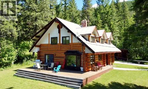 1445 Black Bear Drive, Golden, BC - Outdoor With Exterior