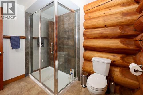 1445 Black Bear Drive, Golden, BC - Indoor Photo Showing Bathroom