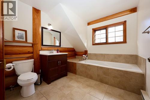 1445 Black Bear Drive, Golden, BC - Indoor Photo Showing Bathroom