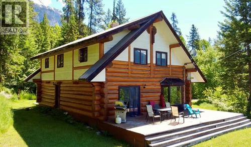 1445 Black Bear Drive, Golden, BC - Outdoor With Exterior