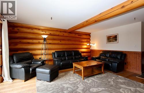 1445 Black Bear Drive, Golden, BC - Indoor Photo Showing Living Room