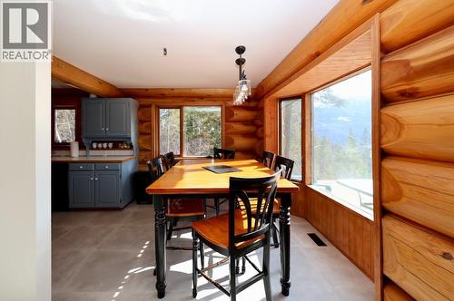 1445 Black Bear Drive, Golden, BC - Indoor