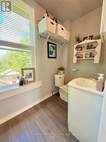 3-piece bathroom in upper unit. - 4 Duncan Street E, Huntsville (Chaffey), ON - Indoor Photo Showing Bathroom