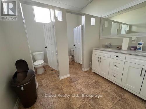 women washroom - 4&5 - 1312 Britannia Road, Mississauga, ON 