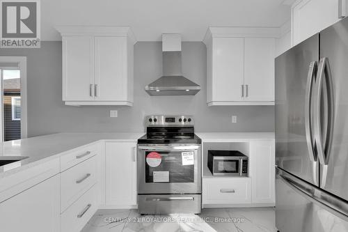 802 Keil Drive, Chatham-Kent, ON - Indoor Photo Showing Kitchen With Upgraded Kitchen