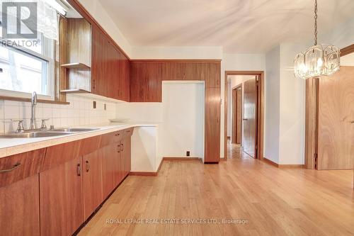 1320 Northmount Avenue, Mississauga, ON - Indoor Photo Showing Kitchen With Double Sink