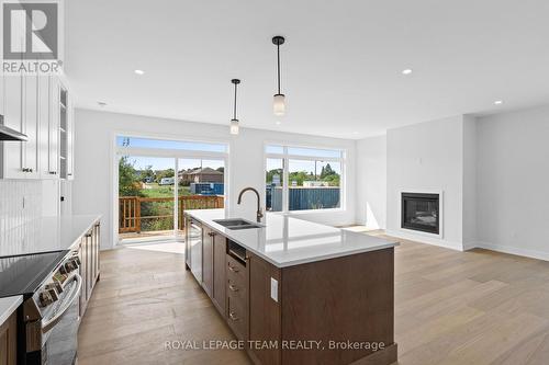 1070 Turner Drive, Brockville, ON - Indoor Photo Showing Kitchen With Double Sink With Upgraded Kitchen