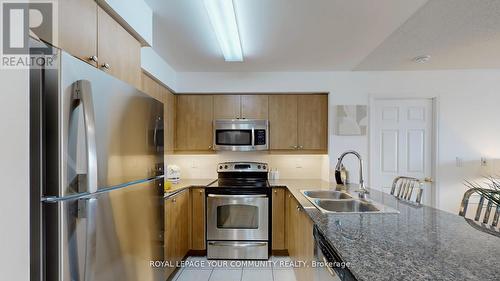 1005 - 185 Oneida Crescent, Richmond Hill, ON - Indoor Photo Showing Kitchen With Double Sink With Upgraded Kitchen