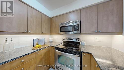 1005 - 185 Oneida Crescent, Richmond Hill, ON - Indoor Photo Showing Kitchen