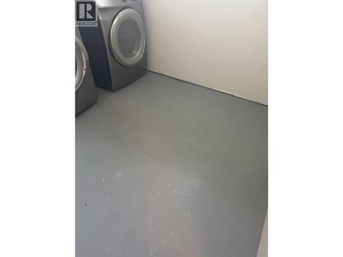 417 Centennial Drive, Mackenzie, BC - Indoor Photo Showing Laundry Room
