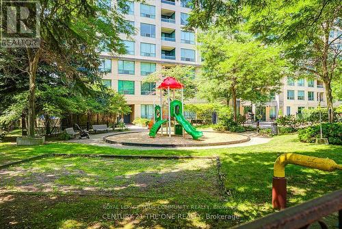 1105 - 238 Doris Avenue, Toronto, ON - Outdoor