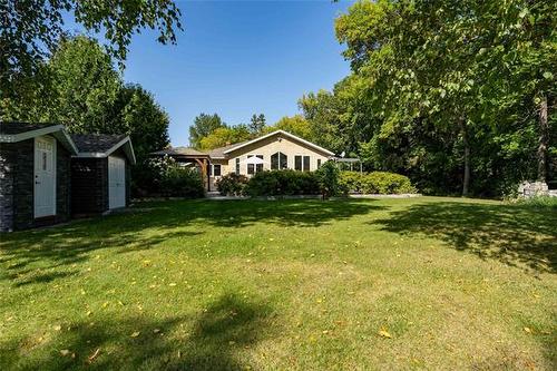 230 Lake Ave, Lac Du Bonnet, MB 