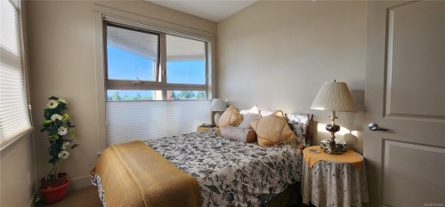 321-6310 Mcrobb Ave, Nanaimo, BC - Indoor Photo Showing Bedroom