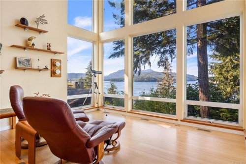 5898 Race Point Rd, Campbell River, BC 