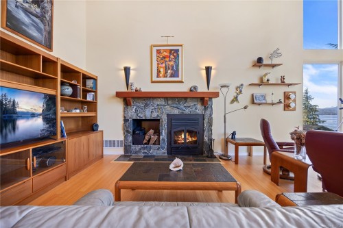 5898 Race Point Rd, Campbell River, BC 