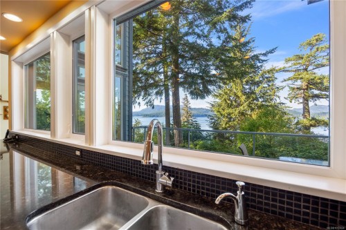 5898 Race Point Rd, Campbell River, BC 