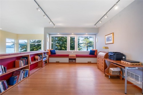 5898 Race Point Rd, Campbell River, BC 