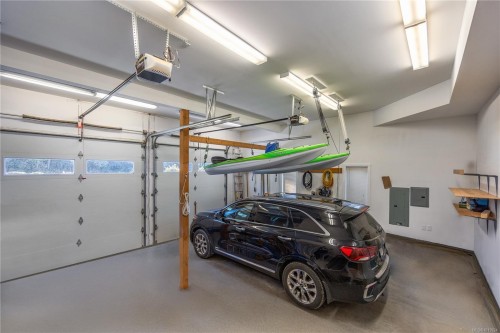 5898 Race Point Rd, Campbell River, BC 