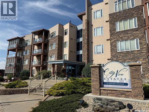 405 75 Souris Avenue, Weyburn, SK - Outdoor With Balcony With Facade