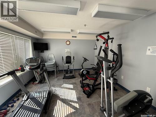 405 75 Souris Avenue, Weyburn, SK - Indoor