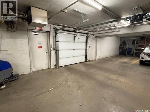 405 75 Souris Avenue, Weyburn, SK - Indoor Photo Showing Garage