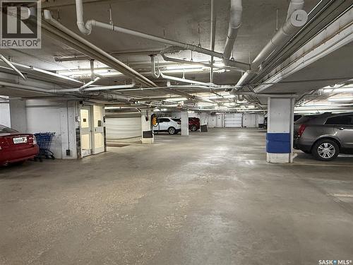 405 75 Souris Avenue, Weyburn, SK - Indoor Photo Showing Garage