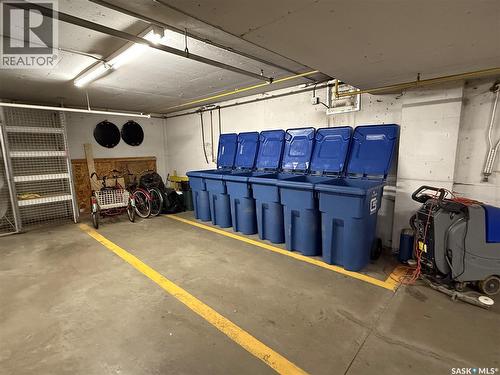 405 75 Souris Avenue, Weyburn, SK - Indoor Photo Showing Garage