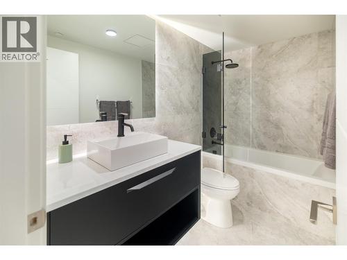 1075 Sunset Drive Unit# Ph1, Kelowna, BC - Indoor Photo Showing Bathroom