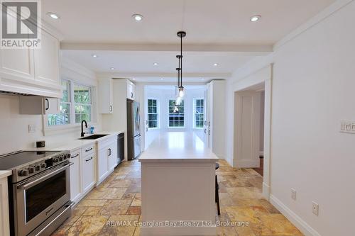 105 Duckworth Street, Barrie (Codrington), ON - Indoor Photo Showing Kitchen With Upgraded Kitchen