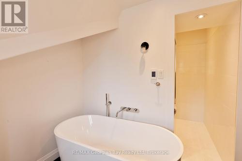 105 Duckworth Street, Barrie (Codrington), ON - Indoor Photo Showing Bathroom