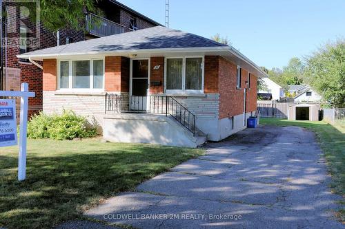 90 CROMWELL AVENUE  Oshawa (Vanier), ON L1J 4T6