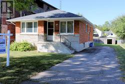 90 CROMWELL AVENUE  Oshawa (Vanier), ON L1J 4T6