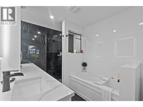 4911 Malpass Road, Armstrong, BC - Indoor Photo Showing Bathroom