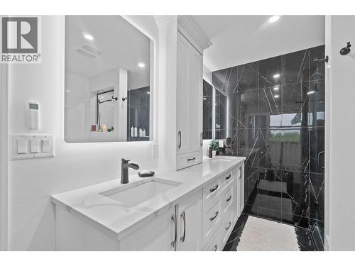4911 Malpass Road, Armstrong, BC - Indoor Photo Showing Bathroom