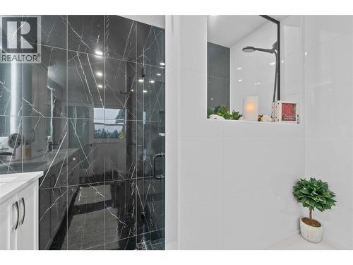 4911 Malpass Road, Armstrong, BC - Indoor Photo Showing Bathroom