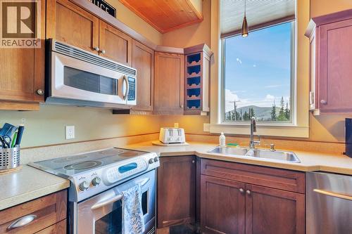 1211 Apex Mountain Road Unit# 1, Penticton, BC - Indoor Photo Showing Kitchen With Double Sink