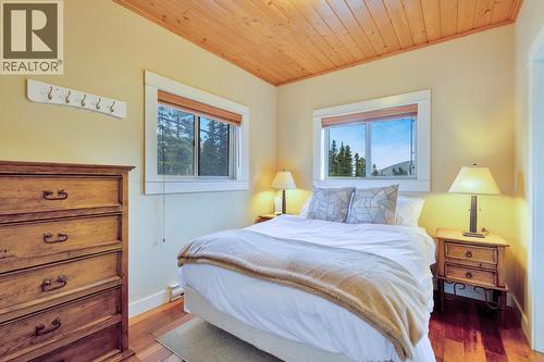 1211 Apex Mountain Road Unit# 1, Penticton, BC - Indoor Photo Showing Bedroom