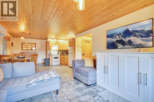 1211 Apex Mountain Road Unit# 1, Penticton, BC - Indoor Photo Showing Living Room