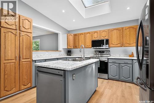 440 Hochelaga Street W, Moose Jaw, SK - Indoor Photo Showing Kitchen With Double Sink
