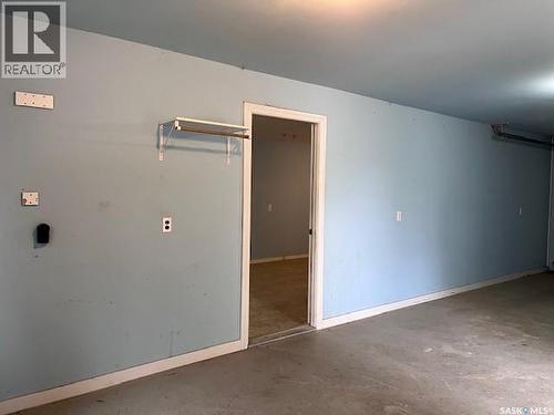 440 Hochelaga Street W, Moose Jaw, SK - Indoor Photo Showing Garage