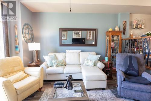 18 - 1579 Anstruther Lake Road, North Kawartha, ON - Indoor Photo Showing Living Room