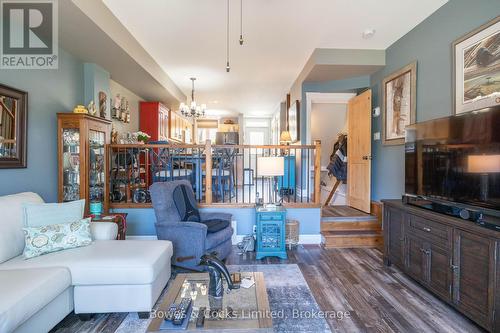 18 - 1579 Anstruther Lake Road, North Kawartha, ON - Indoor Photo Showing Living Room